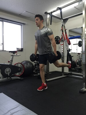学芸大学でパーソナルトレーニングをする男性